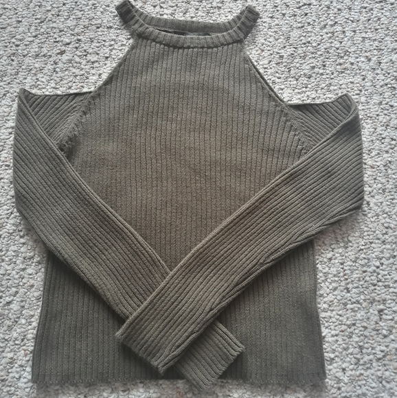 Cold shoulder sweater - Picture 1 of 6